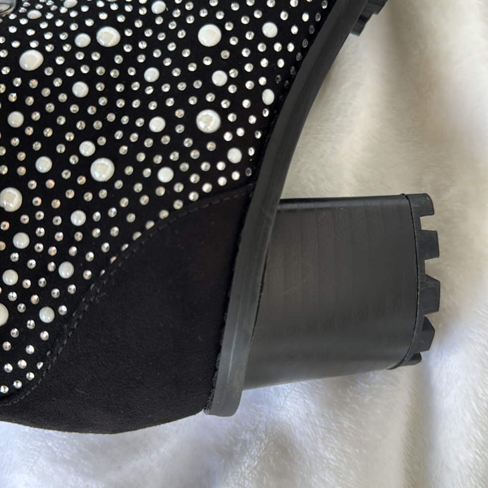 LAUREN LORRAINE PEARL-AND RHINESTONE FUR HEELED BOOTIE SIZE 6 - Picture 8 of 9